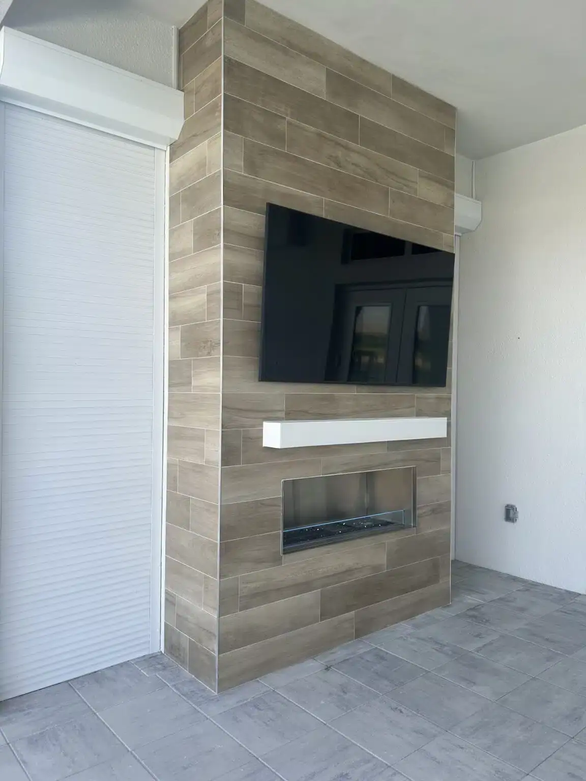 Custom outdoor gas fireplace or fire pit built in Southwest Florida
