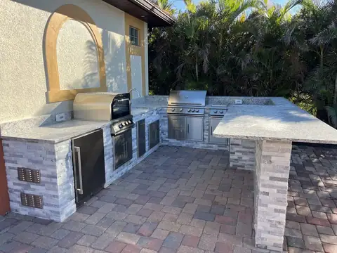 A U shaped outdoor kitchen with bar built in Punta Gorda, FL. A U shaped outdoor kitchen with bar built in Punta Gorda, FL with grey stack stone.